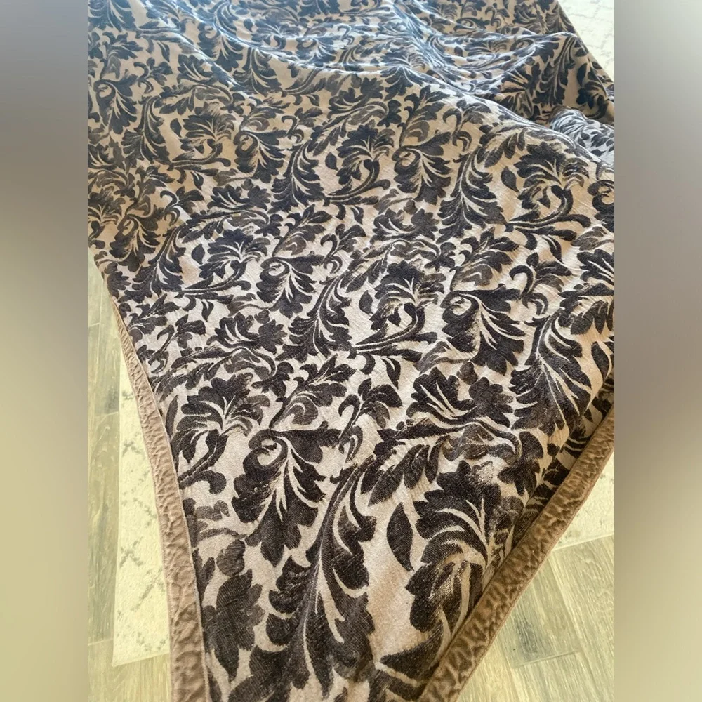 Bella Notte Elegant Brown Tennyson Floral Bedding Coverlet Queen